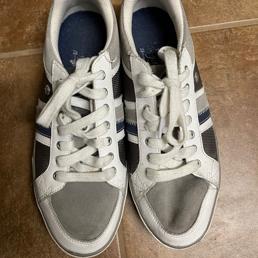 Men’s leather sneakers